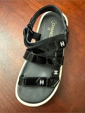 New store display Chanel Black Patent Leather Logo Strap Sandal size 5